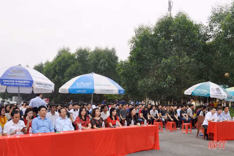 Vui tết Bunpimay cùng sinh viên Lào tại Hà Tĩnh