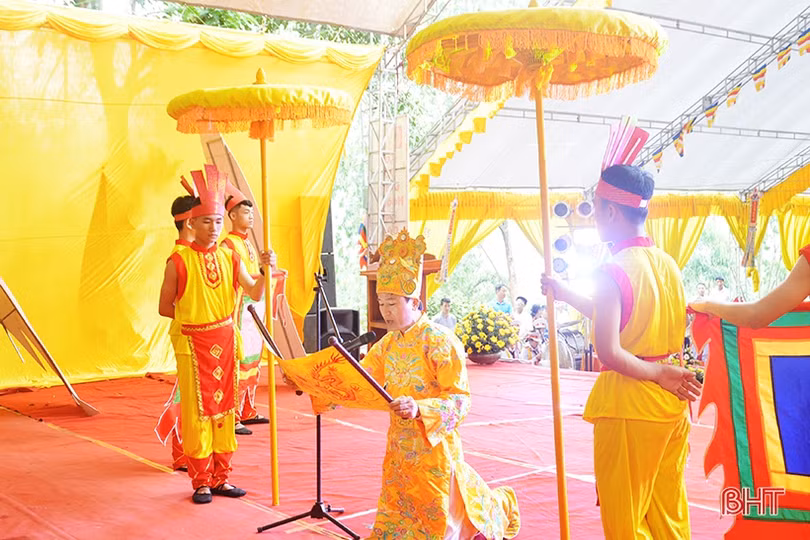 Người dân Hà Tĩnh thành kính tưởng nhớ các Vua Hùng