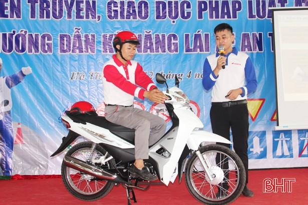 Thanh niên Cao đẳng công nghệ Hà Tĩnh với văn hóa giao thông