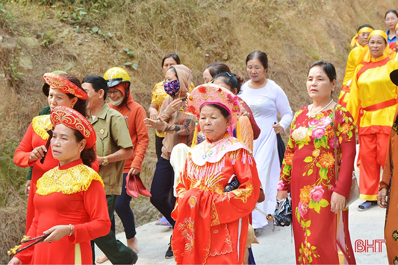 Rước linh vị các Vua Hùng tại Kinh đô Ngàn Hống trước giờ Giỗ Tổ ở Hà Tĩnh