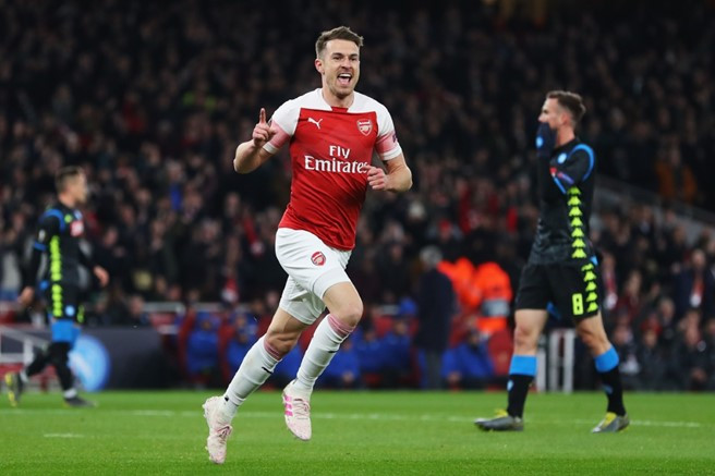 Arsenal đánh bại Napoli ở lượt đi Arsenal hạ Napoli 2 bàn không gỡ, Chelsea nhọc nhằn đánh bại Slavia
