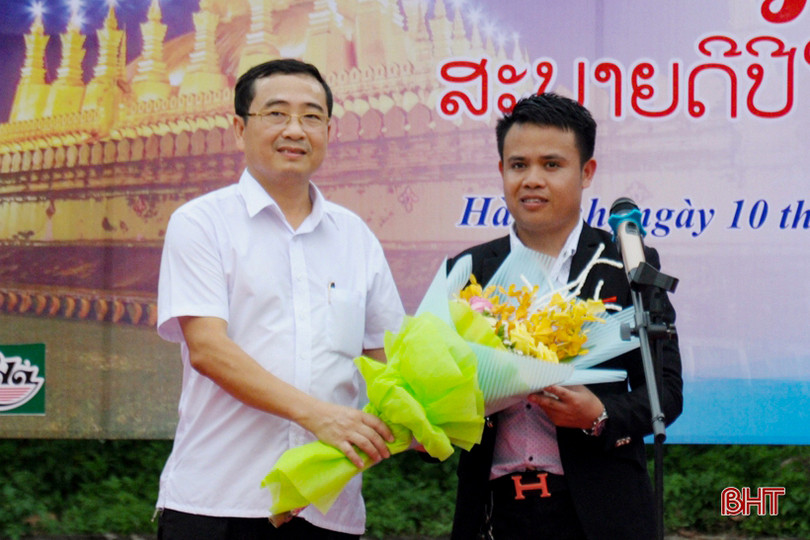 Vui tết Bunpimay cùng sinh viên Lào tại Hà Tĩnh