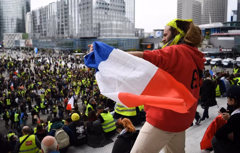 Thế giới ngày qua: Hạ viện Mỹ kiện Tổng thống Trump