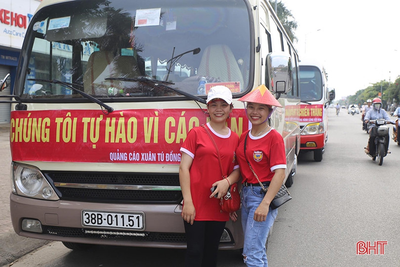 Cổ động viên Hà Tĩnh lên đường “nhuộm đỏ” thành Vinh