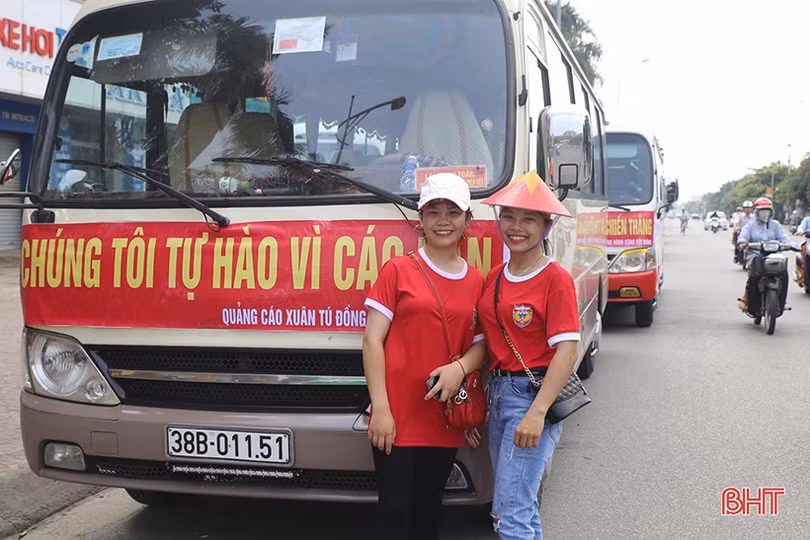 Cổ động viên Hà Tĩnh lên đường “nhuộm đỏ” thành Vinh