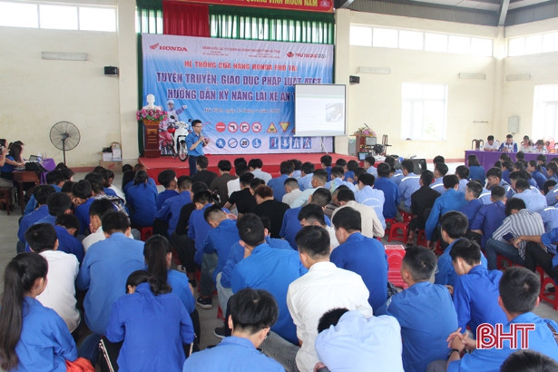 Thanh niên Cao đẳng công nghệ Hà Tĩnh với văn hóa giao thông