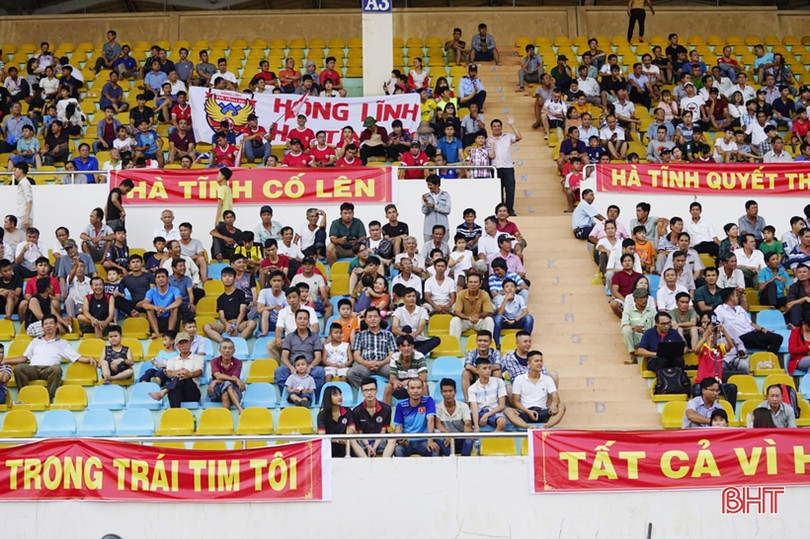 Cổ động viên Hồng Lĩnh Hà Tĩnh: Đội bóng trong trái tim tôi!