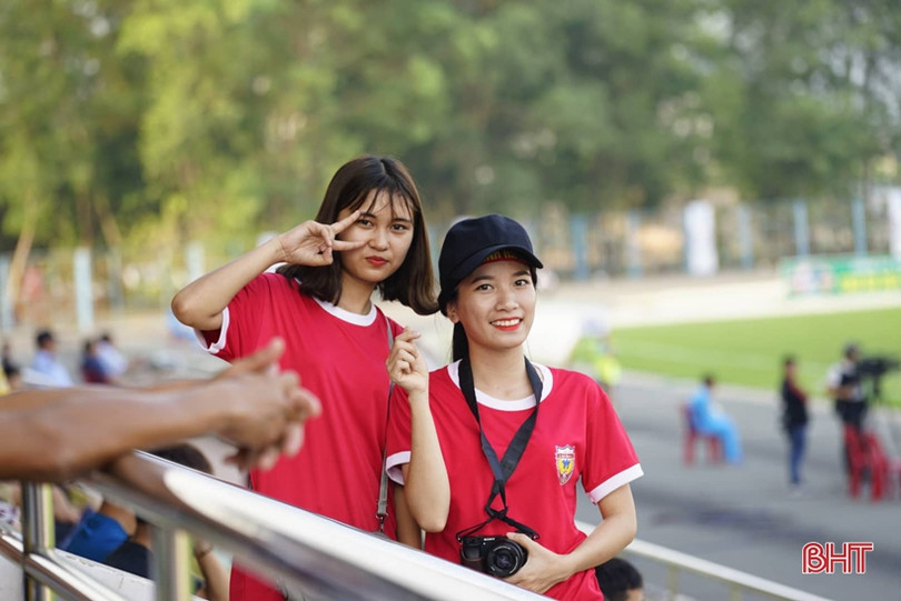 Cổ động viên Hồng Lĩnh Hà Tĩnh: Đội bóng trong trái tim tôi!
