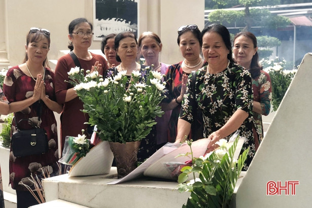 Dịp Giỗ Tổ, du khách đến Ngã ba Đồng Lộc tăng gấp 3 lần