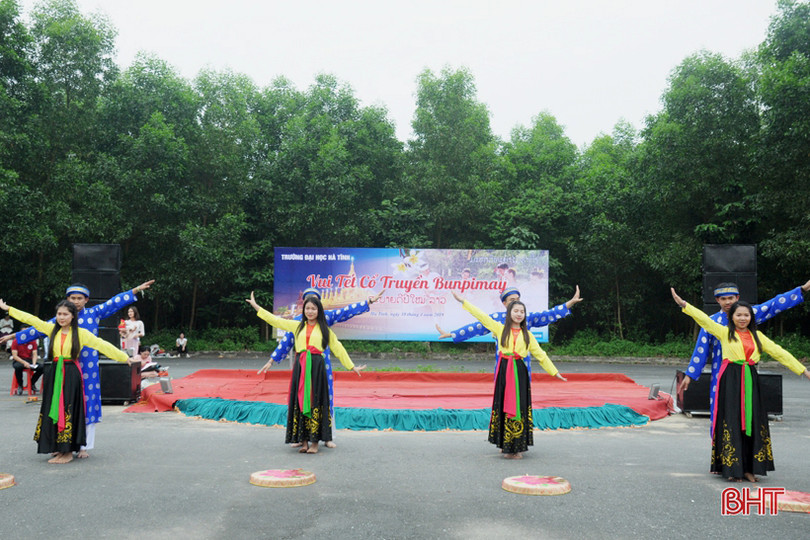 Vui tết Bunpimay cùng sinh viên Lào tại Hà Tĩnh