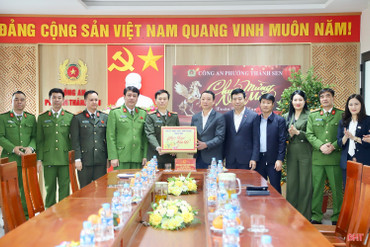 Chủ tịch UBND tỉnh động viên các đơn vị làm nhiệm vụ xuyên Tết