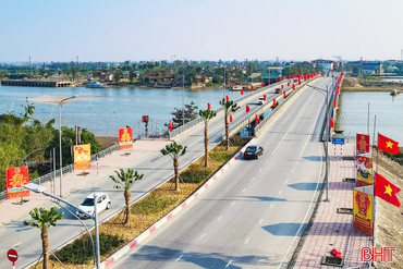 Hà Tĩnh rực rỡ cờ hoa mừng ngày hội lớn của đất nước