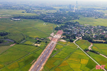 Tháo gỡ vướng mắc, đẩy nhanh tiến độ đường Hàm Nghi kéo dài