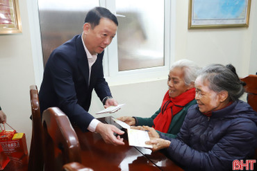 Chủ tịch UBND tỉnh kiểm tra sẵn sàng chiến đấu, chúc Tết ở khu vực biên giới