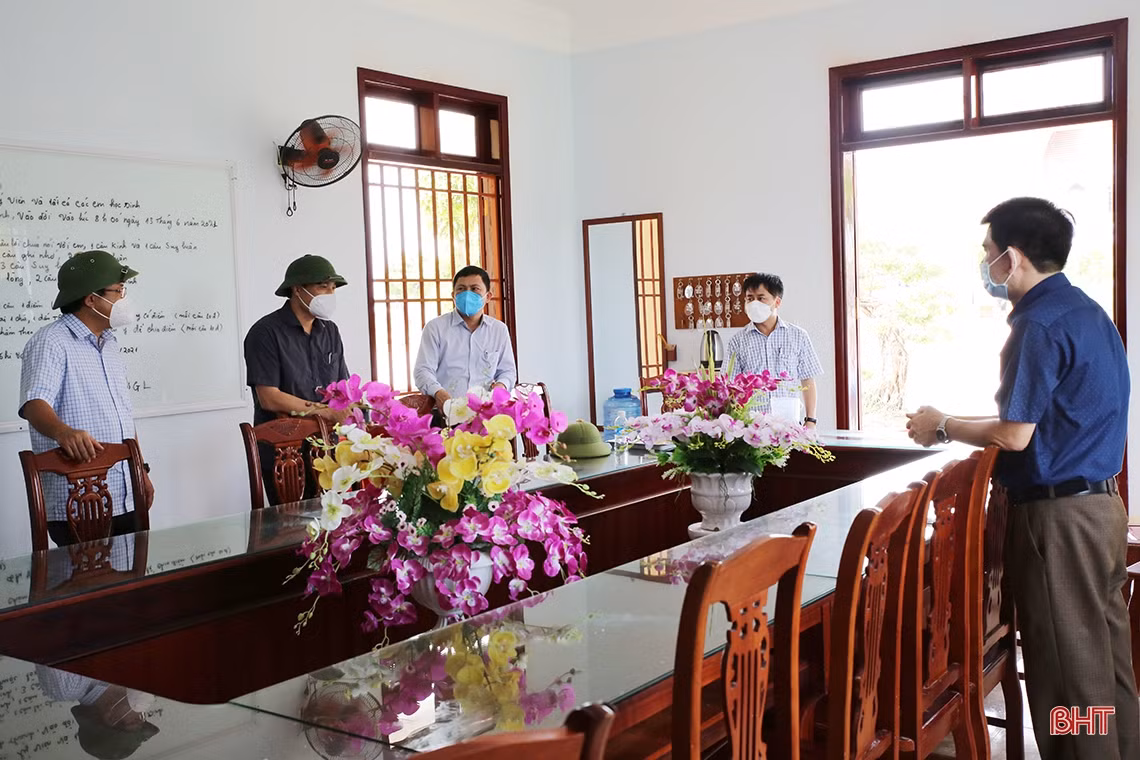 Bí thư Tỉnh ủy Hà Tĩnh kiểm tra, động viên lực lượng làm nhiệm vụ phòng, chống dịch