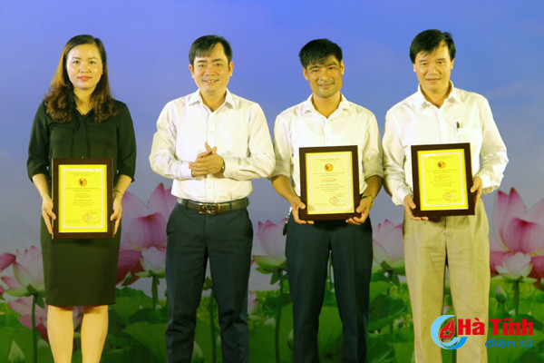 khep lai hoi dien nghe thuat san khau khong chuyen toan tinh