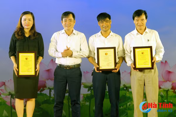 khep lai hoi dien nghe thuat san khau khong chuyen toan tinh