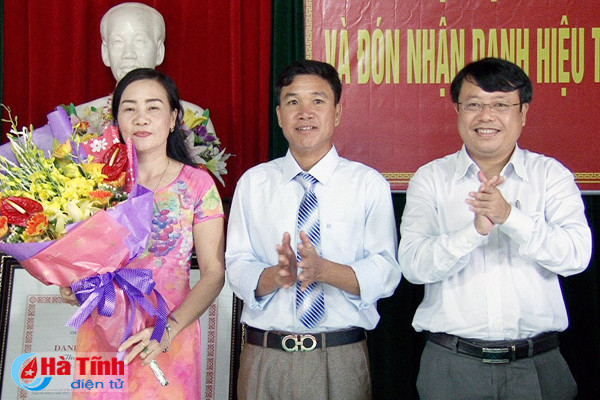 lanh dao tinh cung vui ngay hoi dai doan ket tai dia phuong