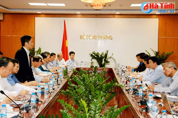 de nghi bo cong thuong kien nghi thu tuong xem xet dung khai thac mo sat thach khe