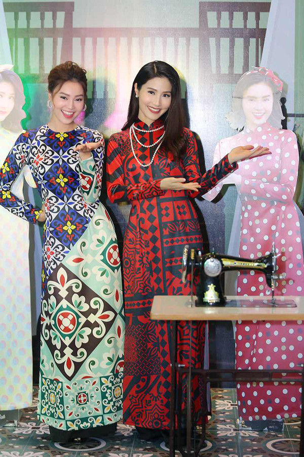 ao dai theo style co ba sai gon an khach tro lai