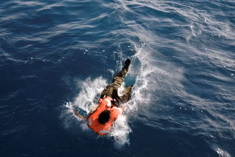 mat na danh lua iphone x cua bkav lot top anh tuan cua reuters