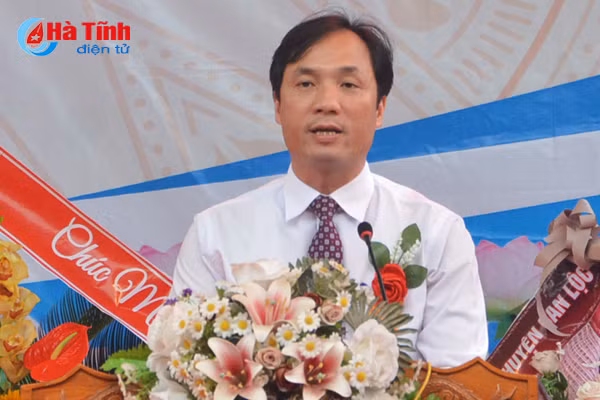 truong thpt nguyen van troi nhan bang khen thu tuong chinh phu