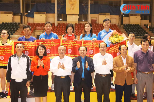 giai bong chuyen can bo nganh giao duc ha tinh thanh cong tot dep