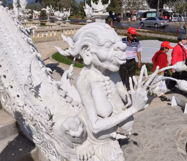 kham pha ngoi den trang ky di o thai lan