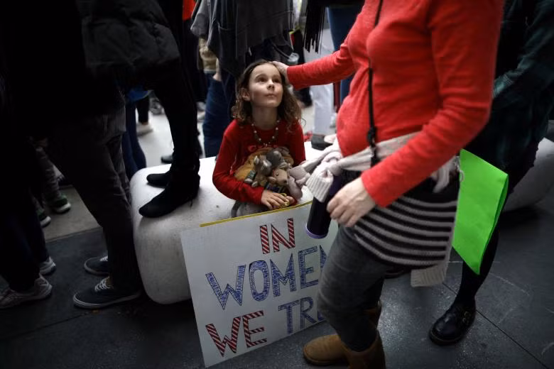 mat na danh lua iphone x cua bkav lot top anh tuan cua reuters