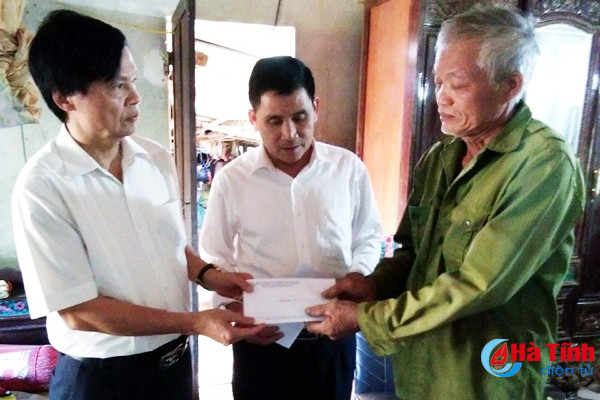 tang qua gia dinh nan nhan tngt hoan canh kho khan