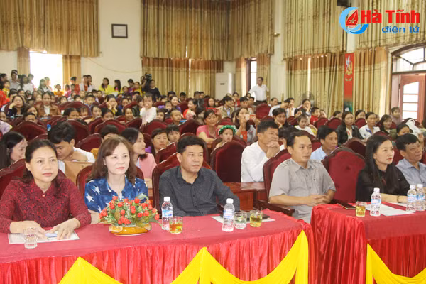 co tro mam non vu quang thi ke chuyen ve bac ho kinh yeu