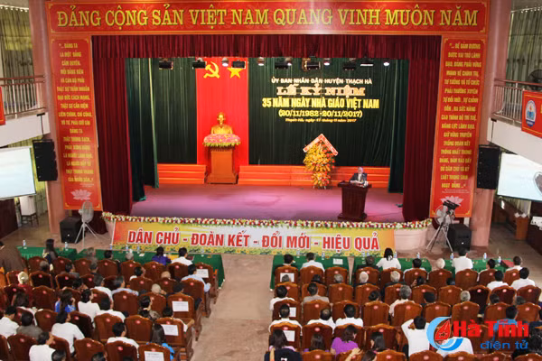 nhieu hoat dong chao mung ngay nha giao viet nam