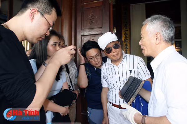 chuyen gia moc ban quoc te tham quan moc ban truong luu