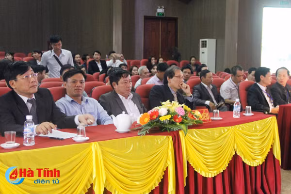 khep lai hoi dien nghe thuat san khau khong chuyen toan tinh