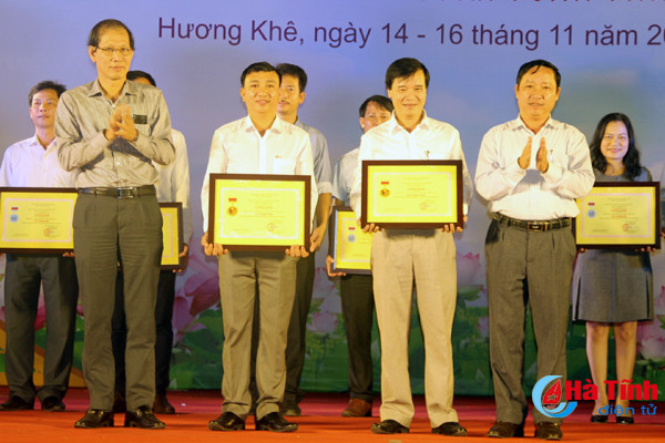 khep lai hoi dien nghe thuat san khau khong chuyen toan tinh