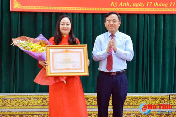 nhieu hoat dong chao mung ngay nha giao viet nam