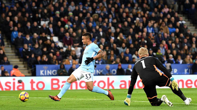 thang nhe leicester man city lam nan long nhom bam duoi