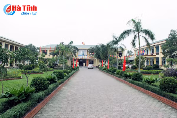 ngo ngang ngoi truong dep nhu resort tren que huong dai thi hao nguyen du