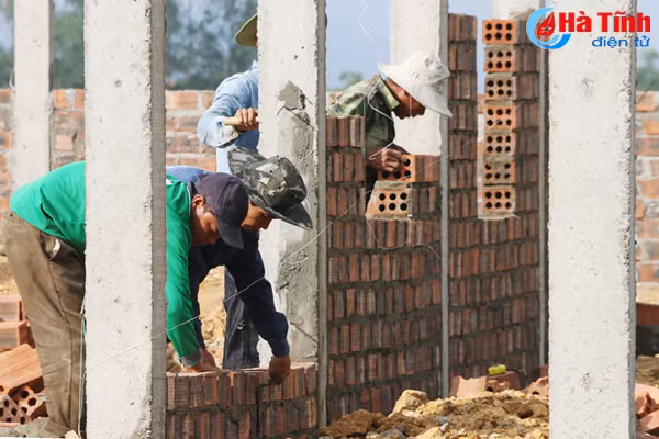 nhan dan trung loc mo hoi lam nong thon moi