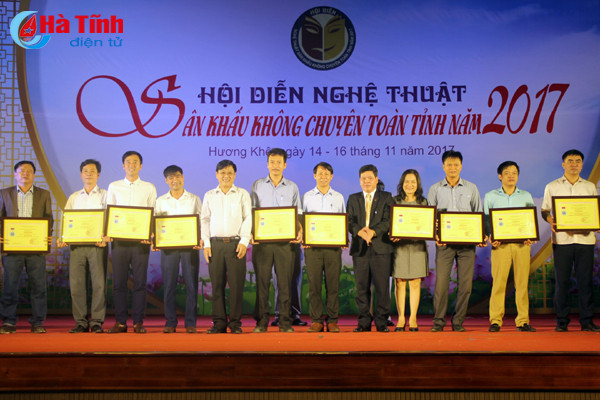 khep lai hoi dien nghe thuat san khau khong chuyen toan tinh