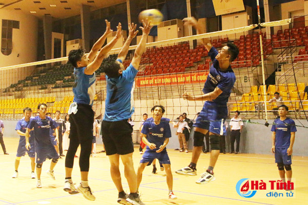 giai bong chuyen can bo nganh giao duc ha tinh thanh cong tot dep