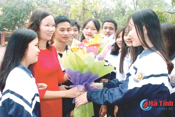 nha giao nguyen tat thanh tam guong hoc tap suot