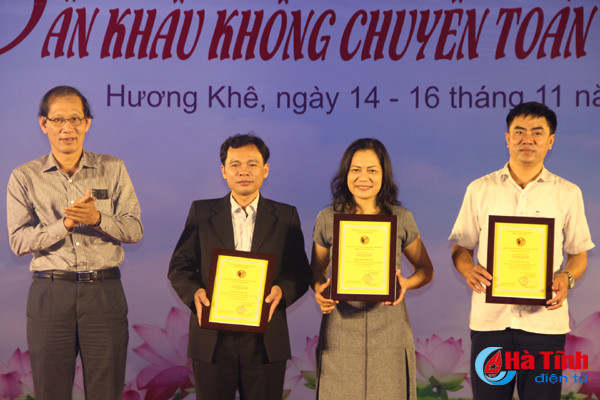 khep lai hoi dien nghe thuat san khau khong chuyen toan tinh