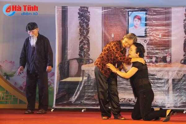 khep lai hoi dien nghe thuat san khau khong chuyen toan tinh