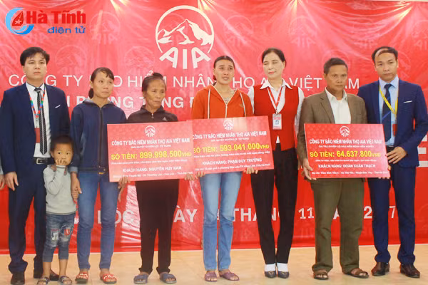 aia ha tinh chi tra gan 1 ty quyen loi bao hiem cho cac khach hang