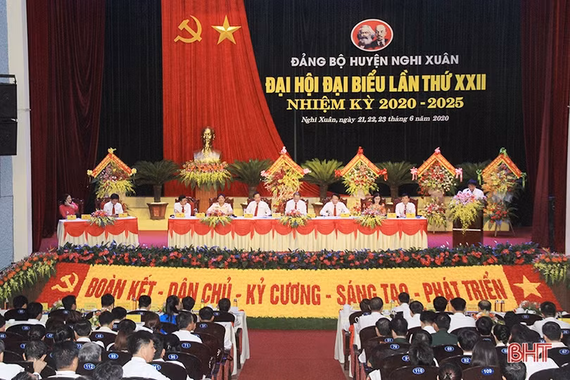 Ông Phan Tấn Linh tái cử Bí thư Huyện ủy Nghi Xuân nhiệm kỳ 2020 - 2025