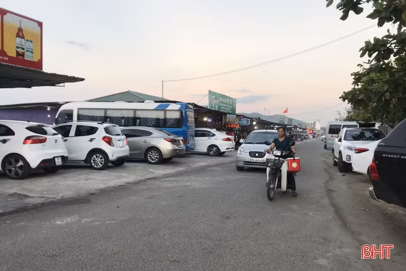 Khu du lịch biển Thiên Cầm “kín” khách những ngày nắng nóng