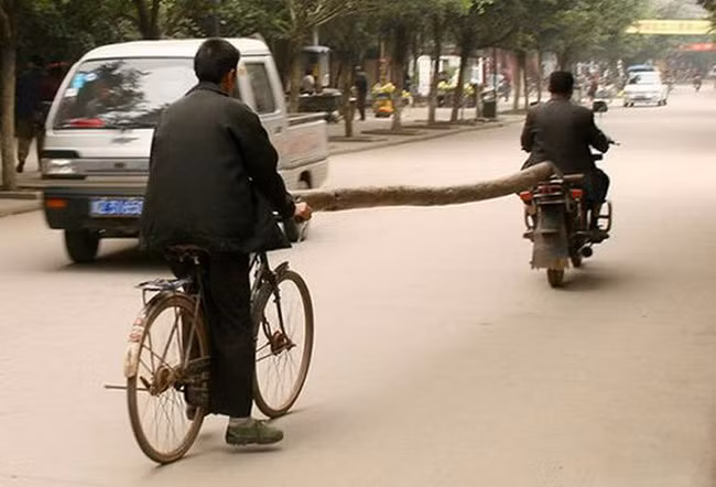 Những hình ảnh khó tin trên đường phố
