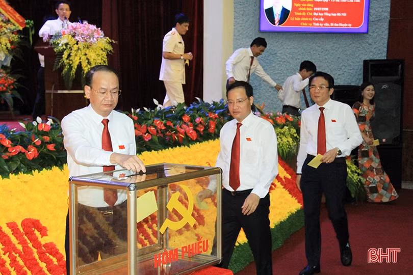 Ông Phan Tấn Linh tái cử Bí thư Huyện ủy Nghi Xuân nhiệm kỳ 2020 - 2025
