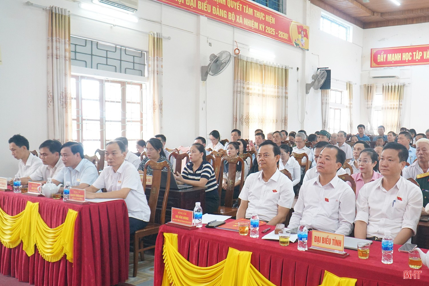 Đại biểu tham dự hội nghị.